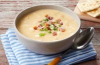 Cheddar-Baked-Potato-Soup.