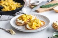 Scrambled-Eggs-Toast.